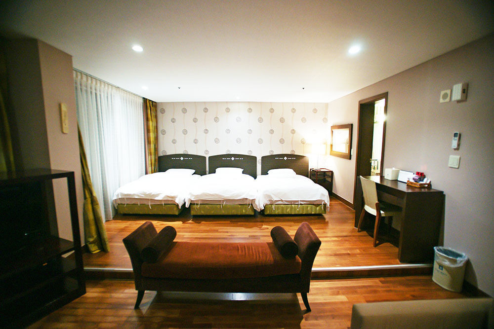 Lake Hills Jeju Resort Сеогвипо Екстериор снимка