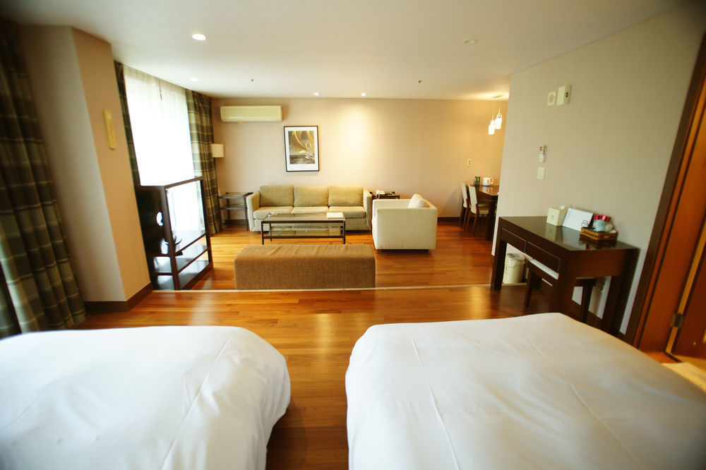 Lake Hills Jeju Resort Сеогвипо Екстериор снимка