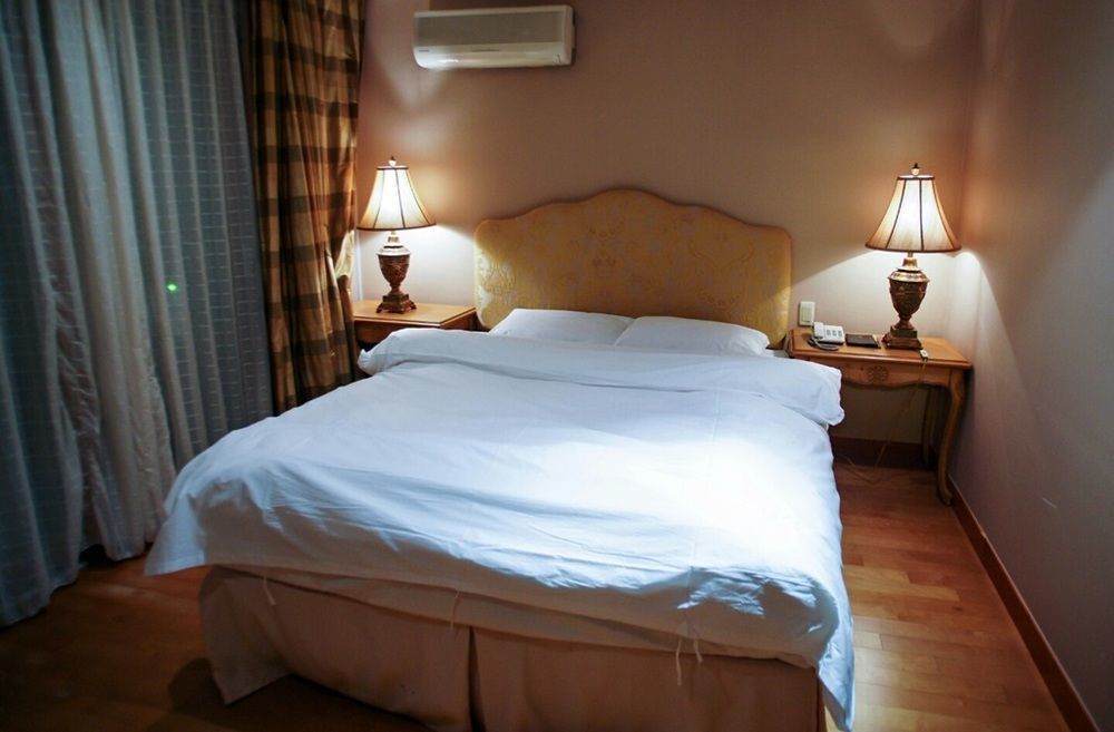 Lake Hills Jeju Resort Сеогвипо Екстериор снимка