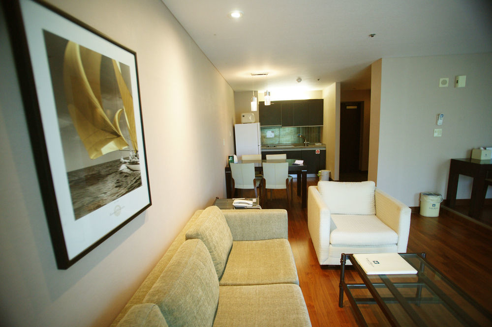 Lake Hills Jeju Resort Сеогвипо Екстериор снимка