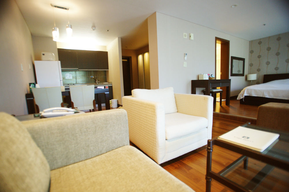 Lake Hills Jeju Resort Сеогвипо Екстериор снимка