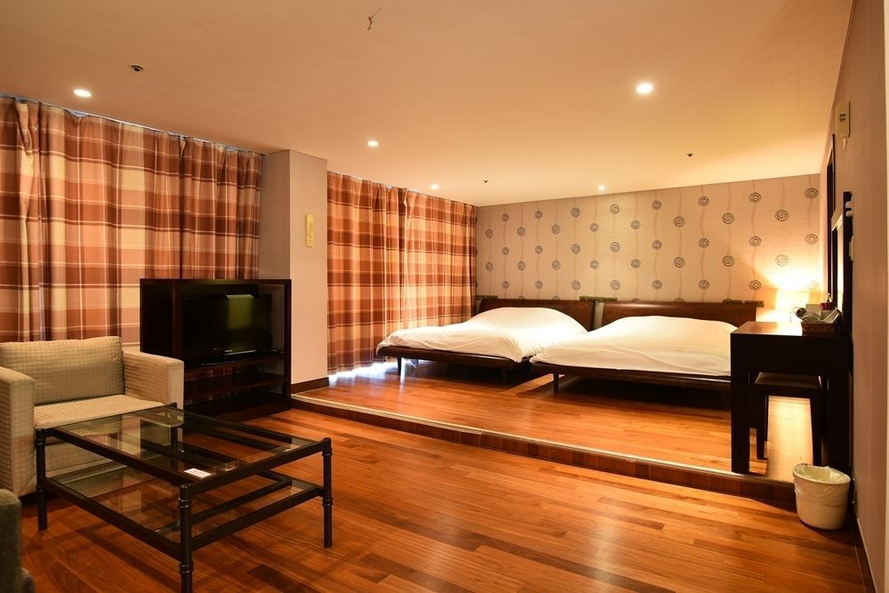 Lake Hills Jeju Resort Сеогвипо Екстериор снимка