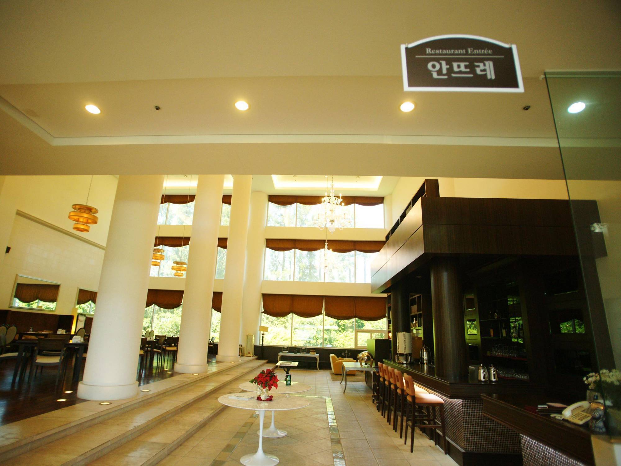 Lake Hills Jeju Resort Сеогвипо Екстериор снимка