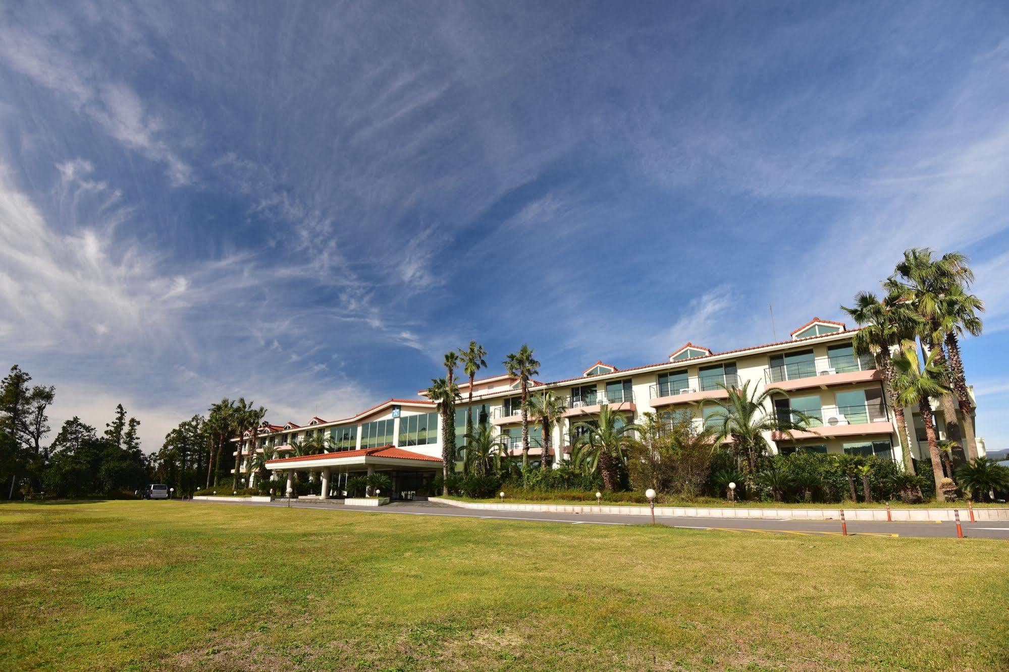 Lake Hills Jeju Resort Сеогвипо Екстериор снимка