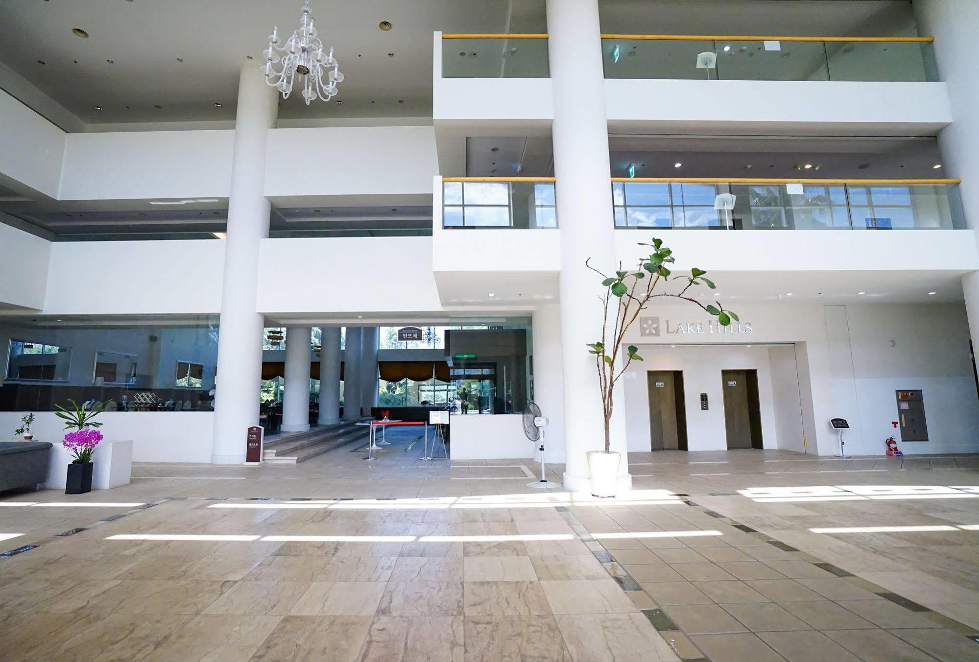 Lake Hills Jeju Resort Сеогвипо Екстериор снимка
