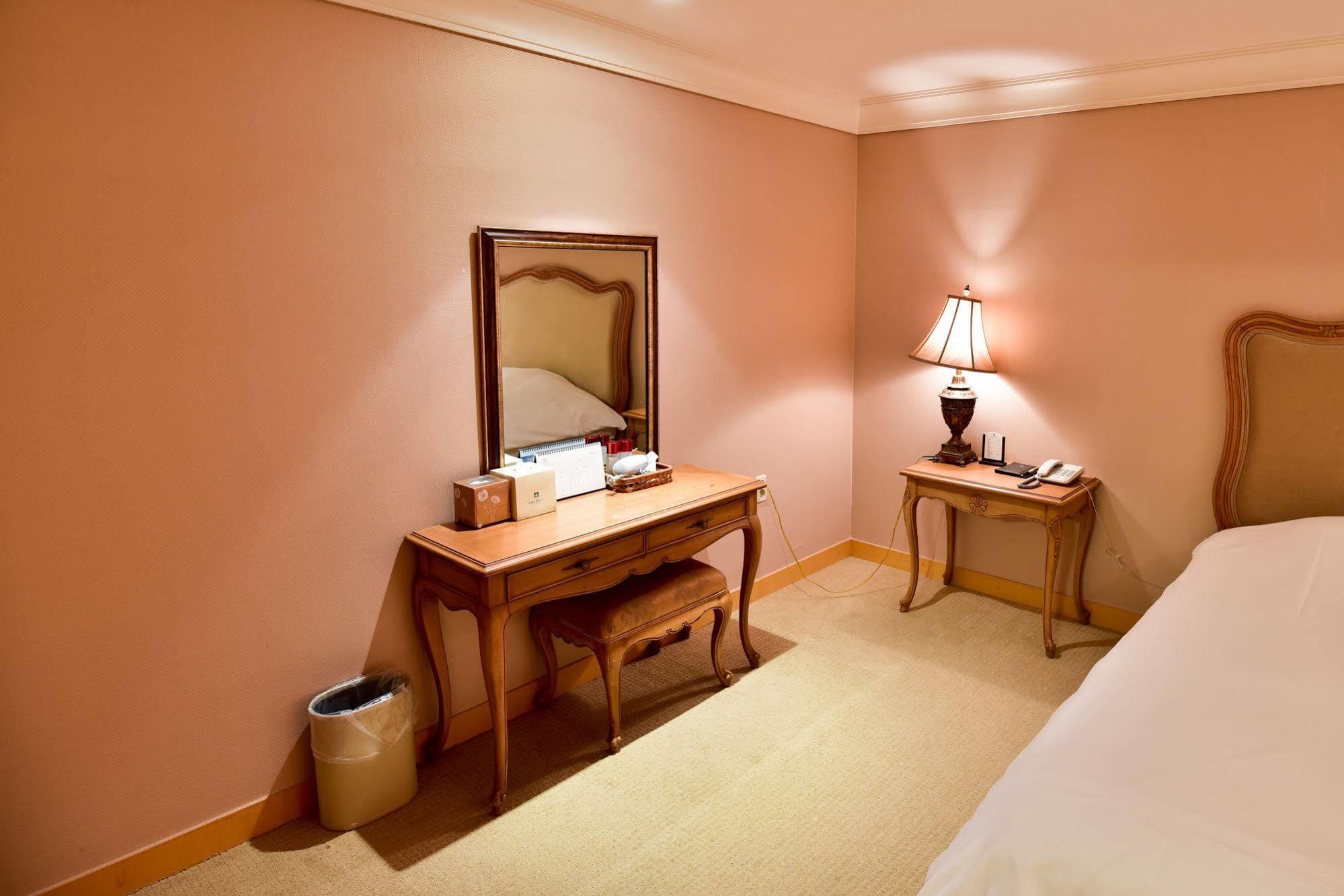 Lake Hills Jeju Resort Сеогвипо Екстериор снимка
