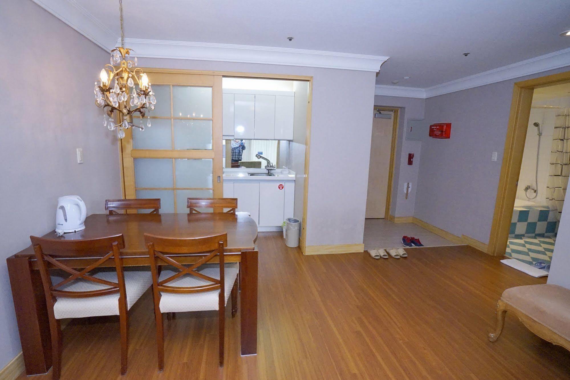 Lake Hills Jeju Resort Сеогвипо Екстериор снимка