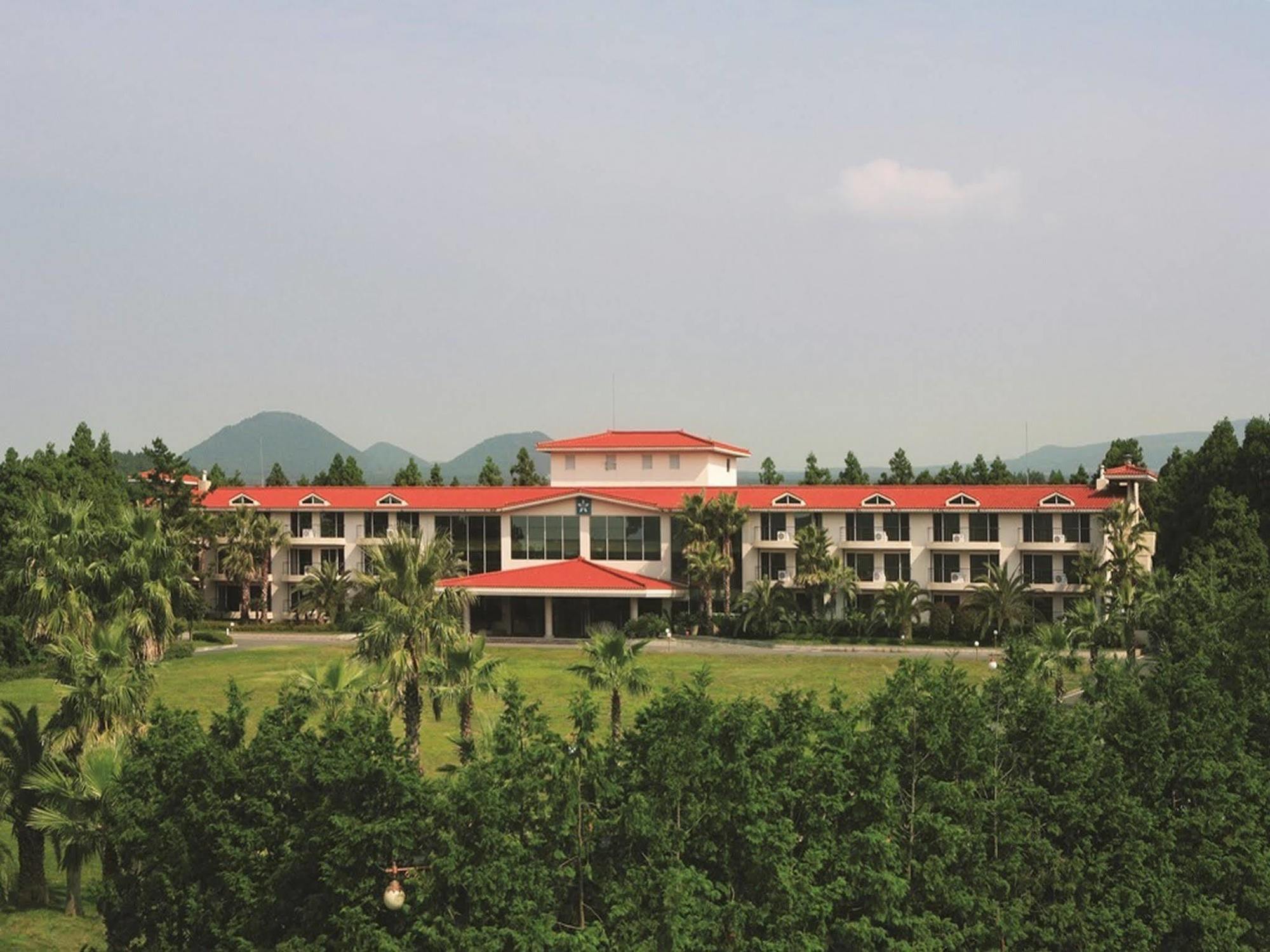 Lake Hills Jeju Resort Сеогвипо Екстериор снимка