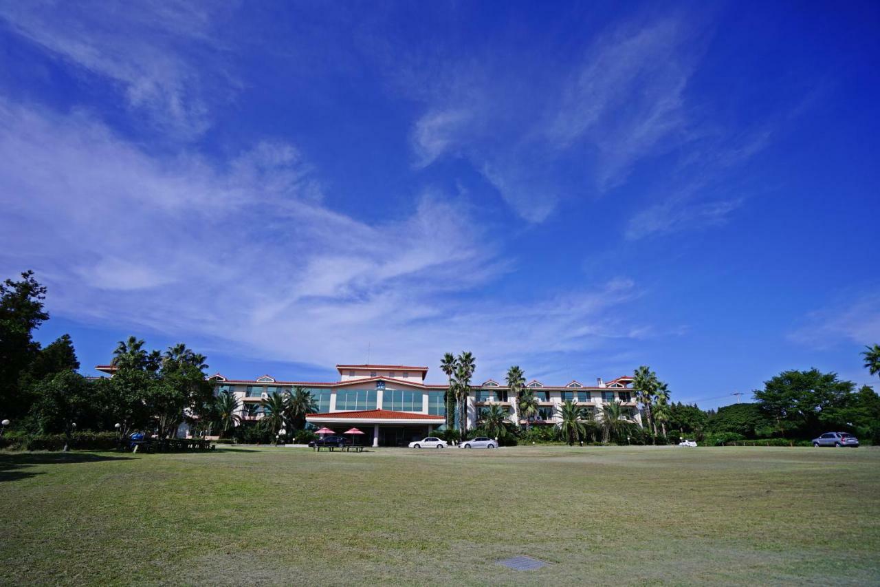 Lake Hills Jeju Resort Сеогвипо Екстериор снимка